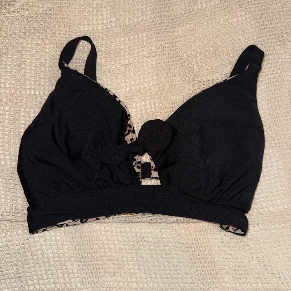 Black Women's Swim Top 32F
